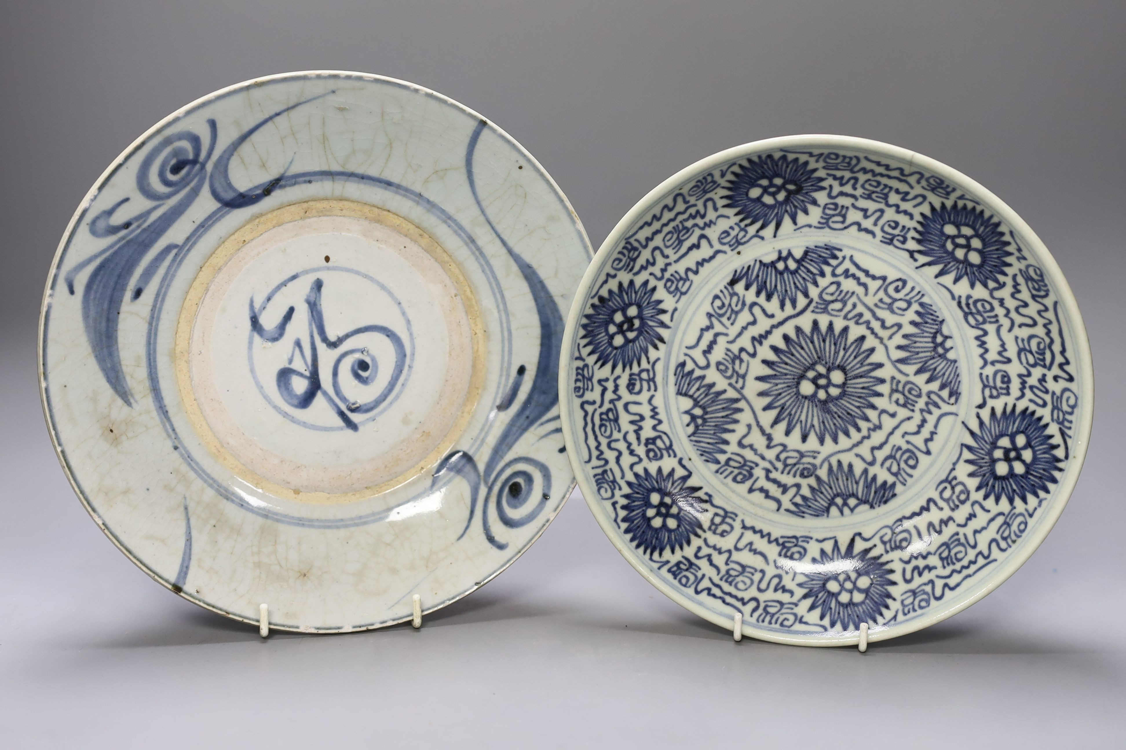 Six 19th century blue and white Chinese dishes, together with a basket of assorted fragments